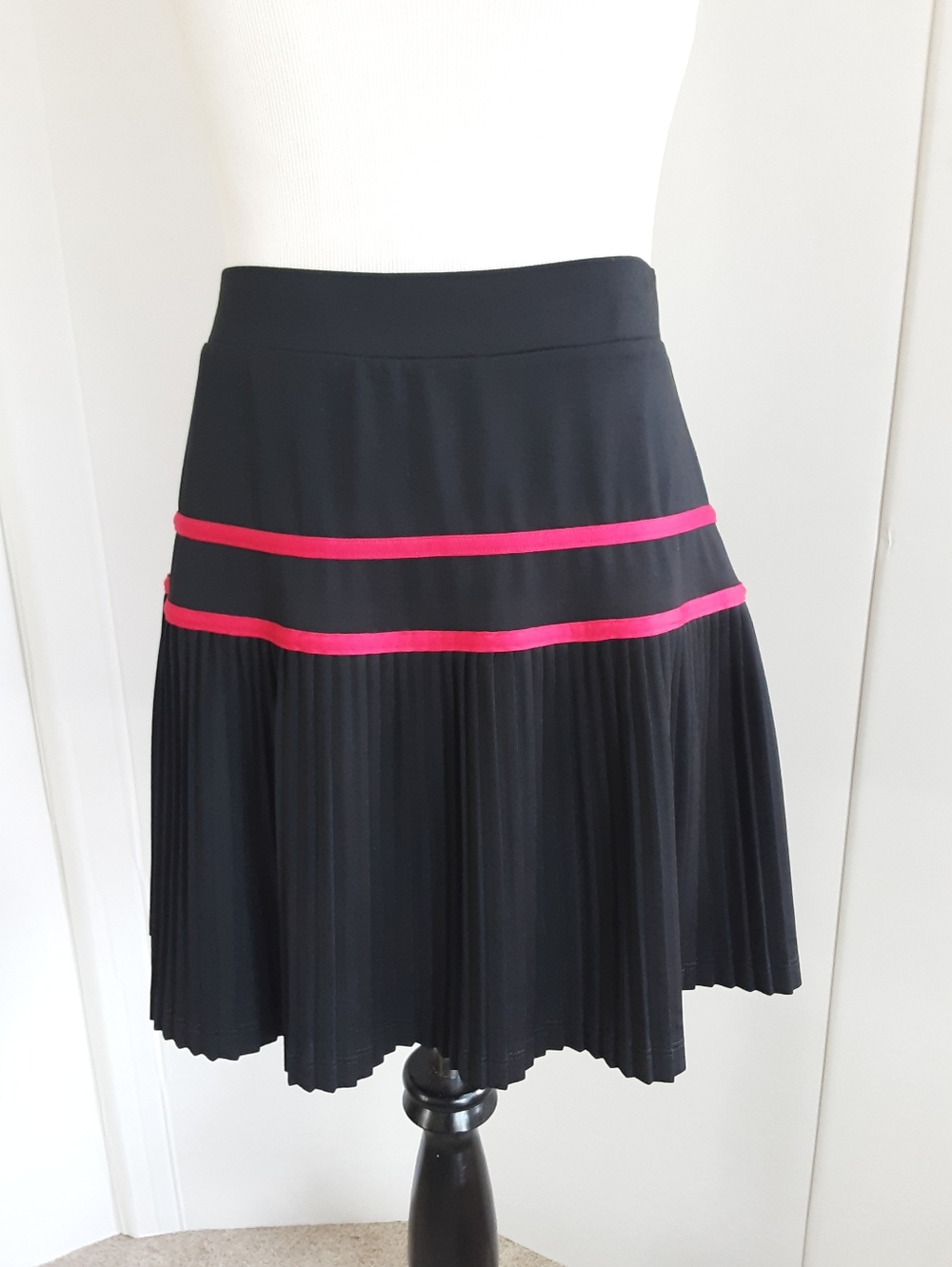 TAIL Black | Hot Pink Micro Pleated Sports Skort Sz L